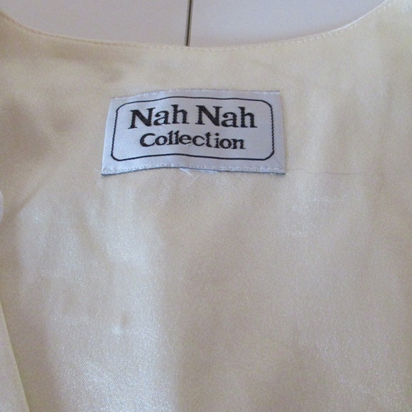 Nah Nah Ivory Lace overlay top - Picture 3 of 9